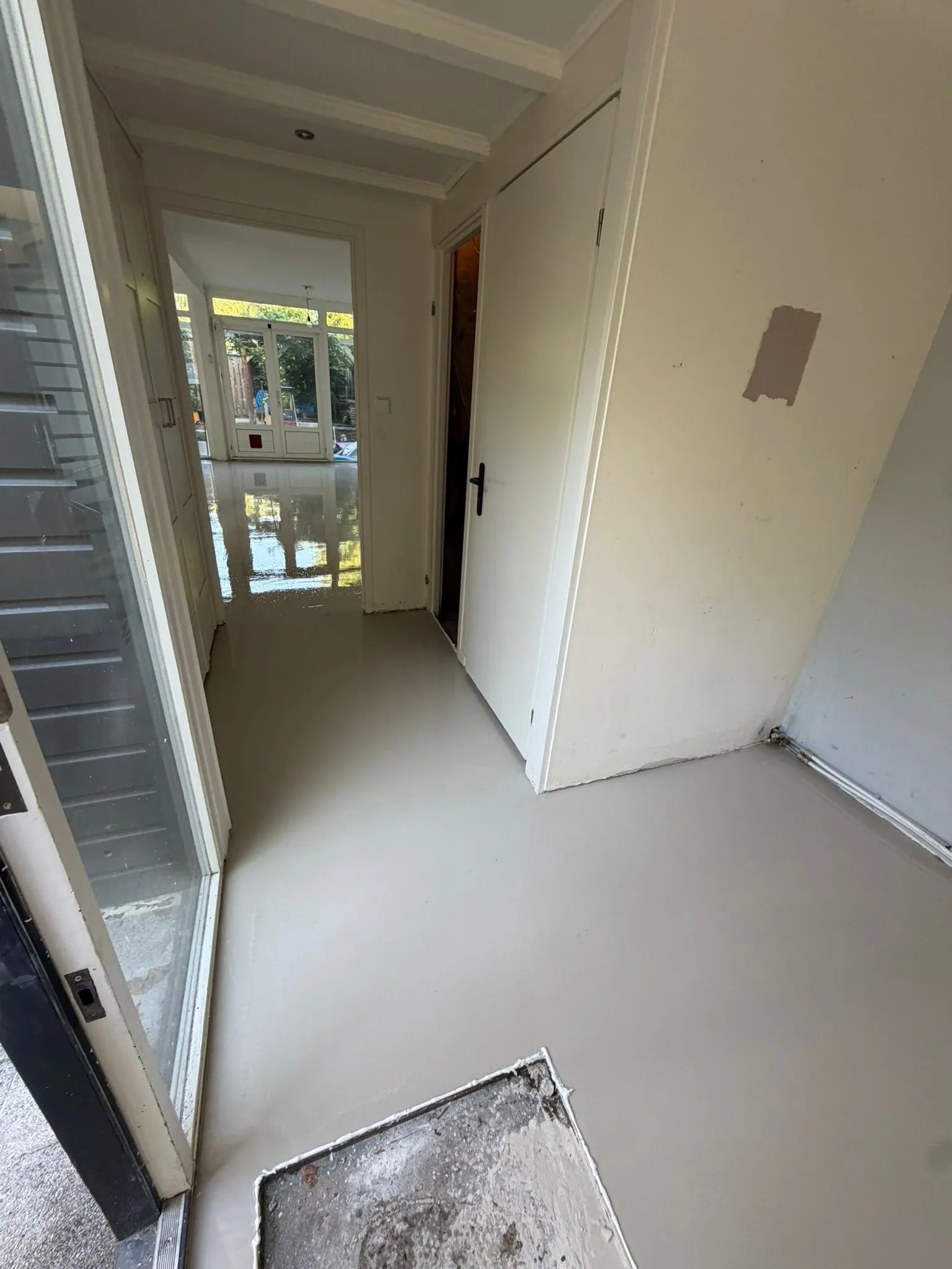 Vers geëgaliseerde vloer, klaar voor de PVC vloer